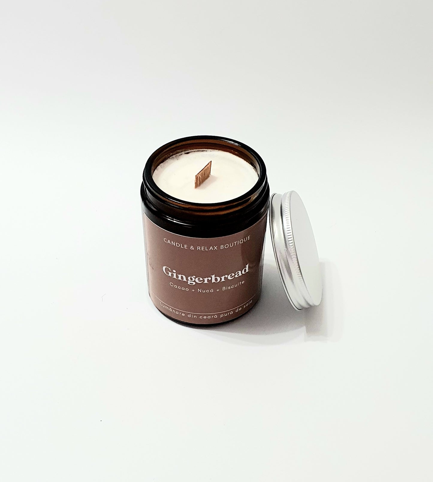 Lumanare parfumata in recipient ambra, cu fitil de lemn si aroma de gingerbread