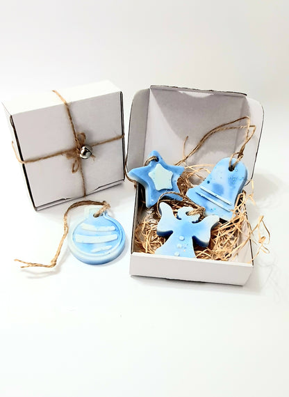 Glob albastru cu alb in forma de stea, inger, clopot in cutie alba