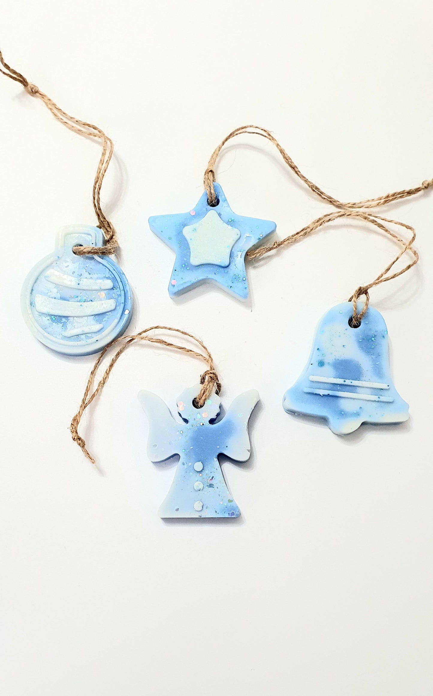 Glob albastru cu alb in forma de stea, inger, clopot