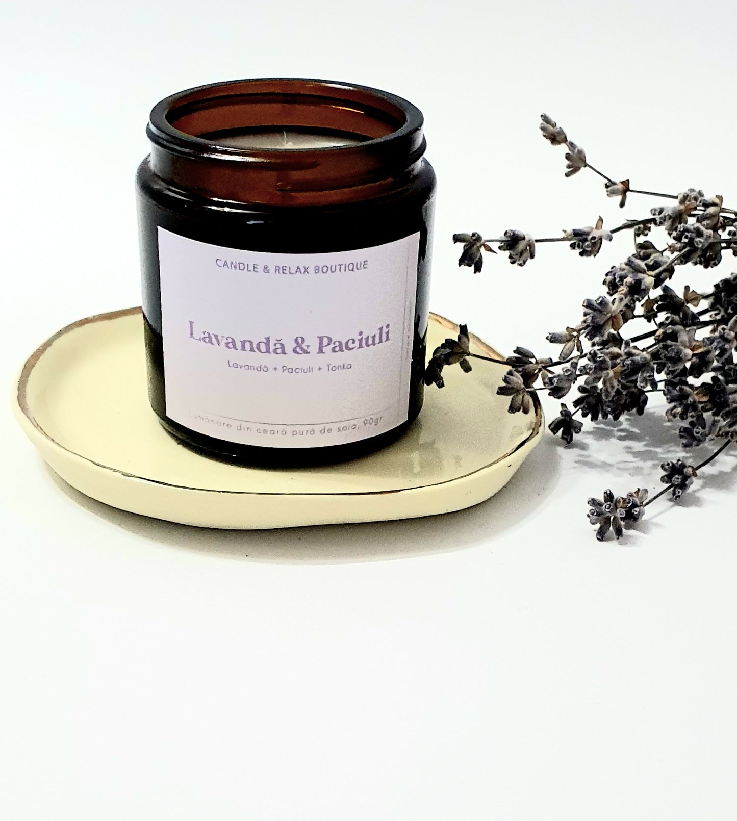 Lumanare lavanda in recipient ambra si lavanda uscata