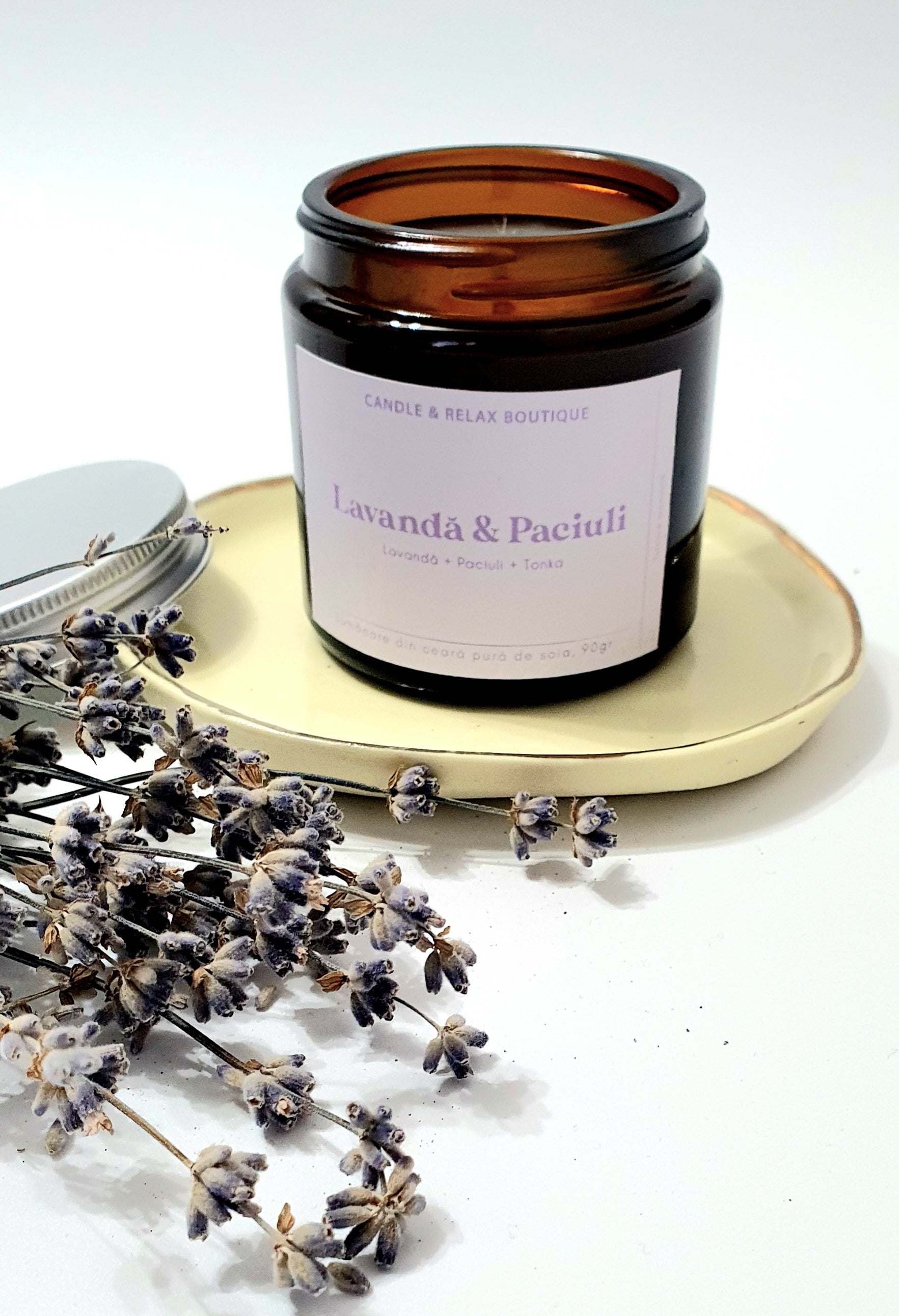 Lumanare lavanda in recipient ambra si lavanda uscata