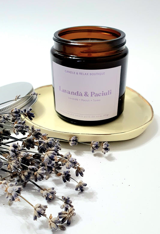 Lumanare lavanda in recipient ambra si lavanda uscata