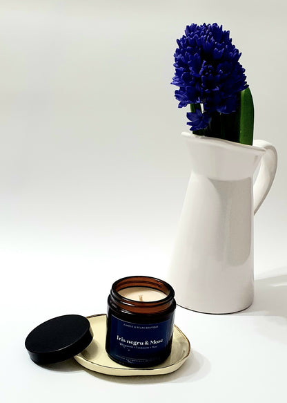 iris mosc lumanare parfumata ceara soia primavara rafinament condimente mosc lumanari florale zambila