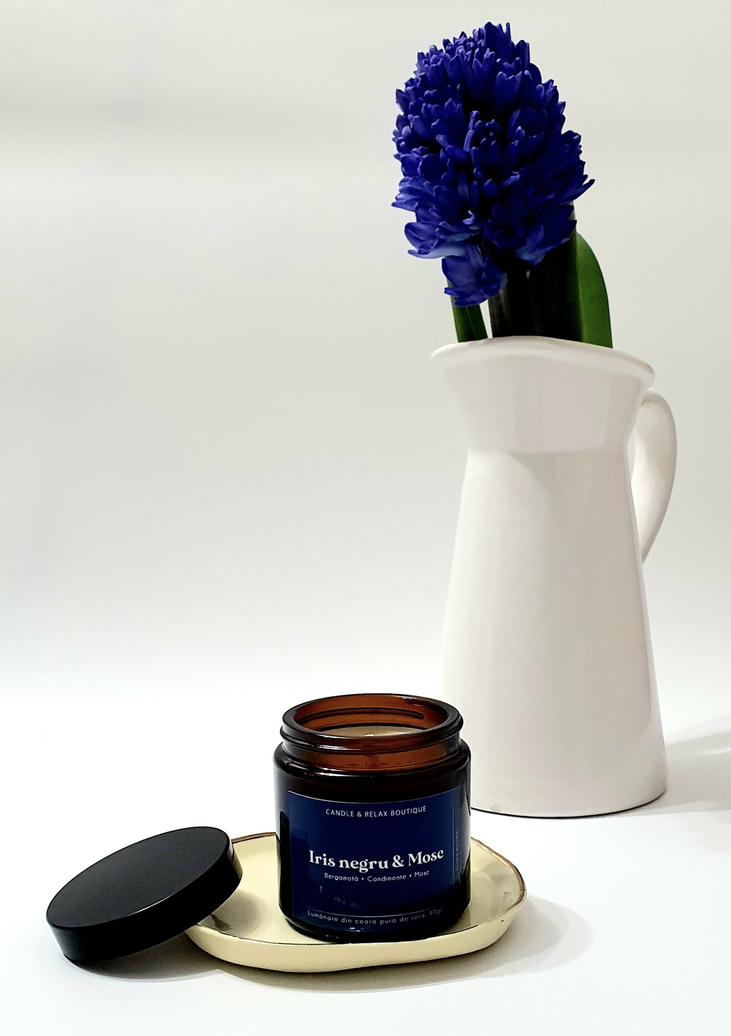 iris mosc lumanare parfumata ceara soia primavara rafinament condimente mosc lumanari florale zambila 