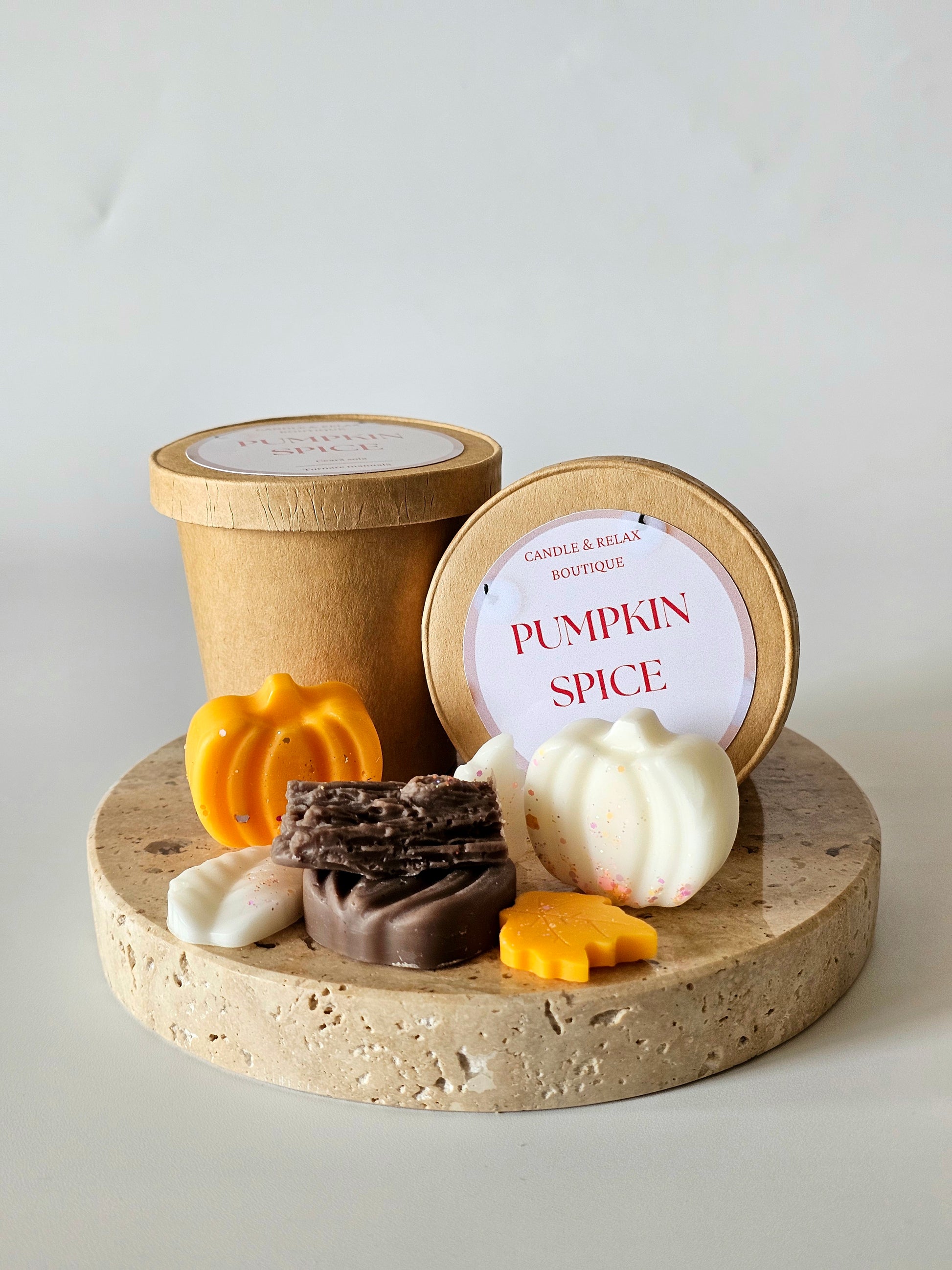 dovleac placinta cu dovleac strudel cu dovleac toamna cozy pumpkin spice scortisoara mirodenii cuisoare frunze decor de toamna culorile toamnei ceara parfumata wax melts 